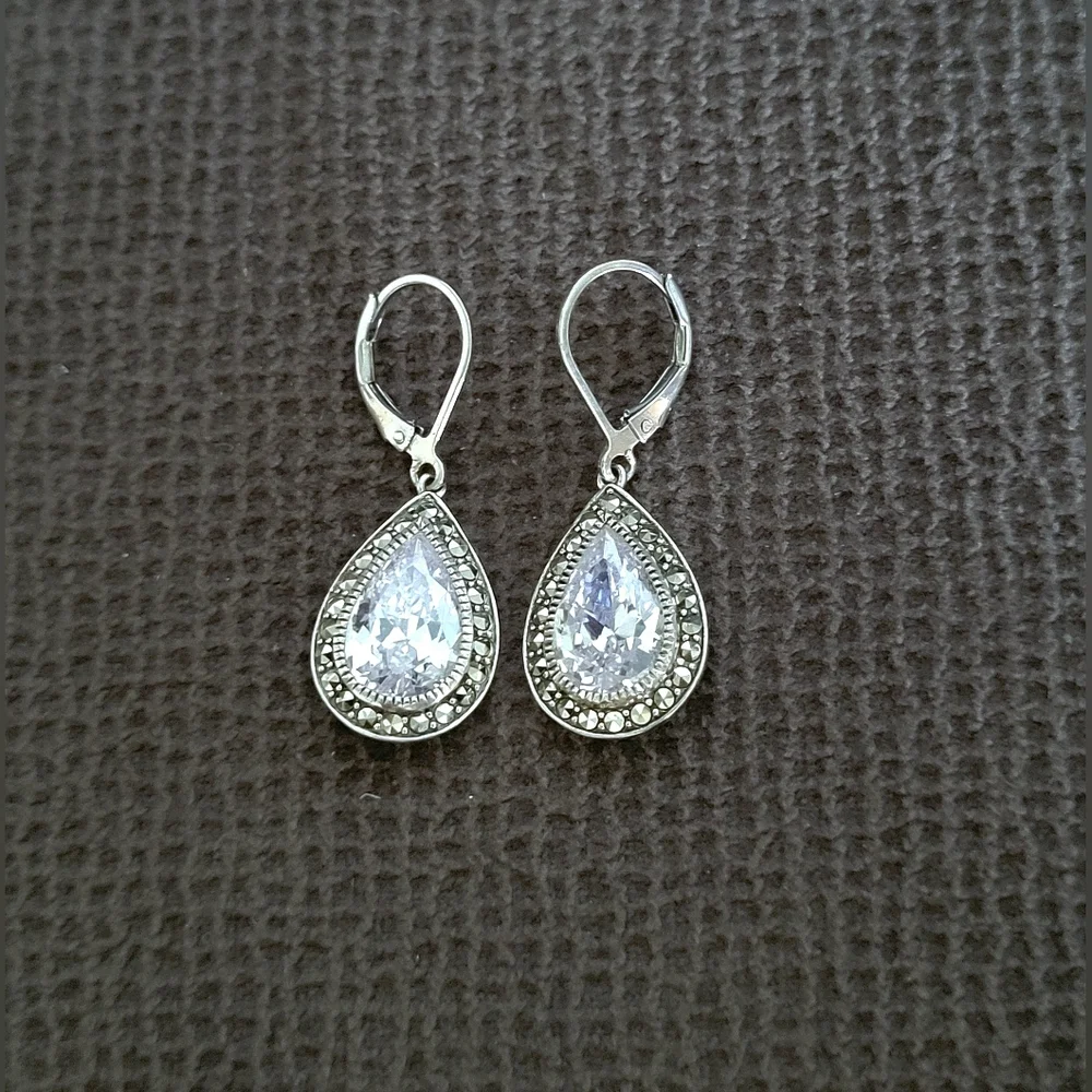 MARC Cubic Zirconia💎 Teardrop💧 Earrings with Swarovski Marcasite Gemstones - Picture 13 of 15